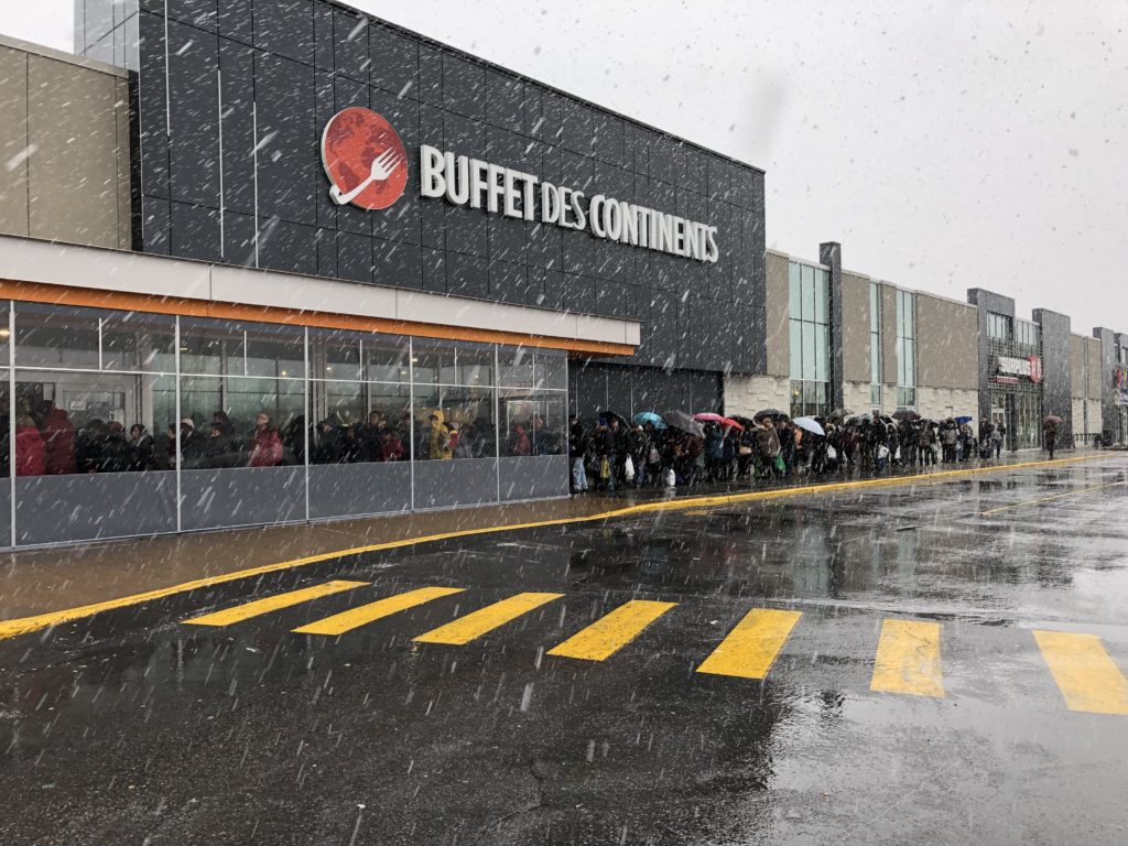 Une chaîne de restaurants récolte 45 000 livres de denrées : les clients devaient apporter leurs dons pour manger gratuitement