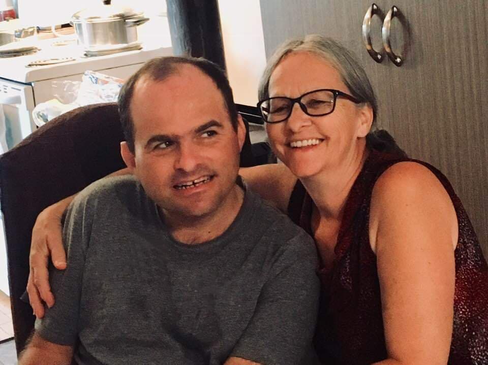 Une mère se bat pour le futur de son fils malade