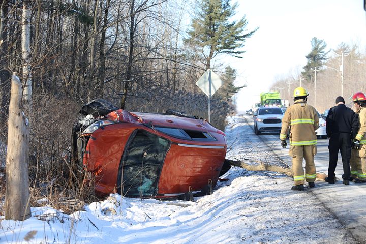 Il percute un arbre après s’être endormi au volant
