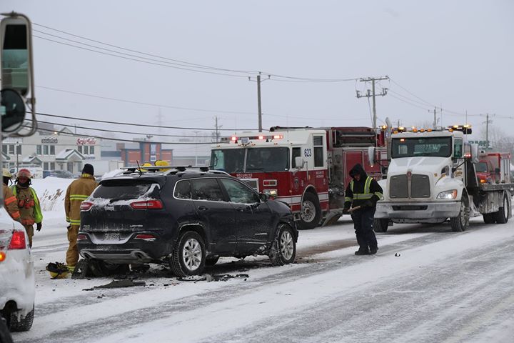 Accident impliquant deux véhicules sur la route 132 à Saint-Constant