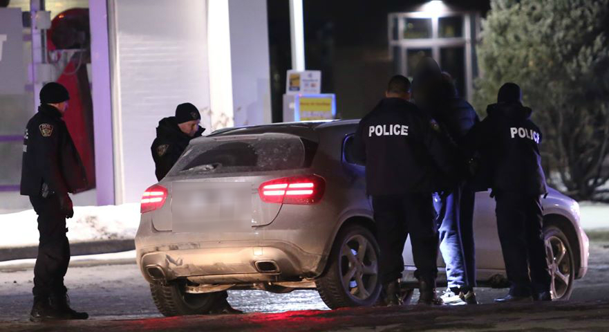 Arrestations dans une station-service de Sainte-Catherine : saisi d&rsquo;une arme de poing de calibre 38