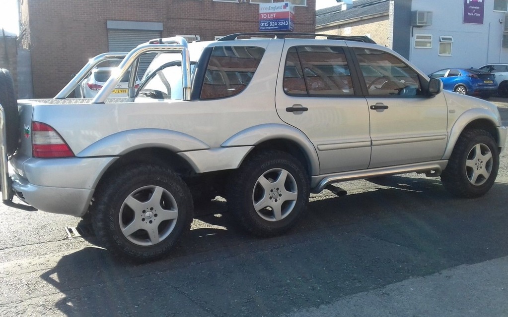 Quelqu’un a construit un Mercedes-Benz ML à six roues