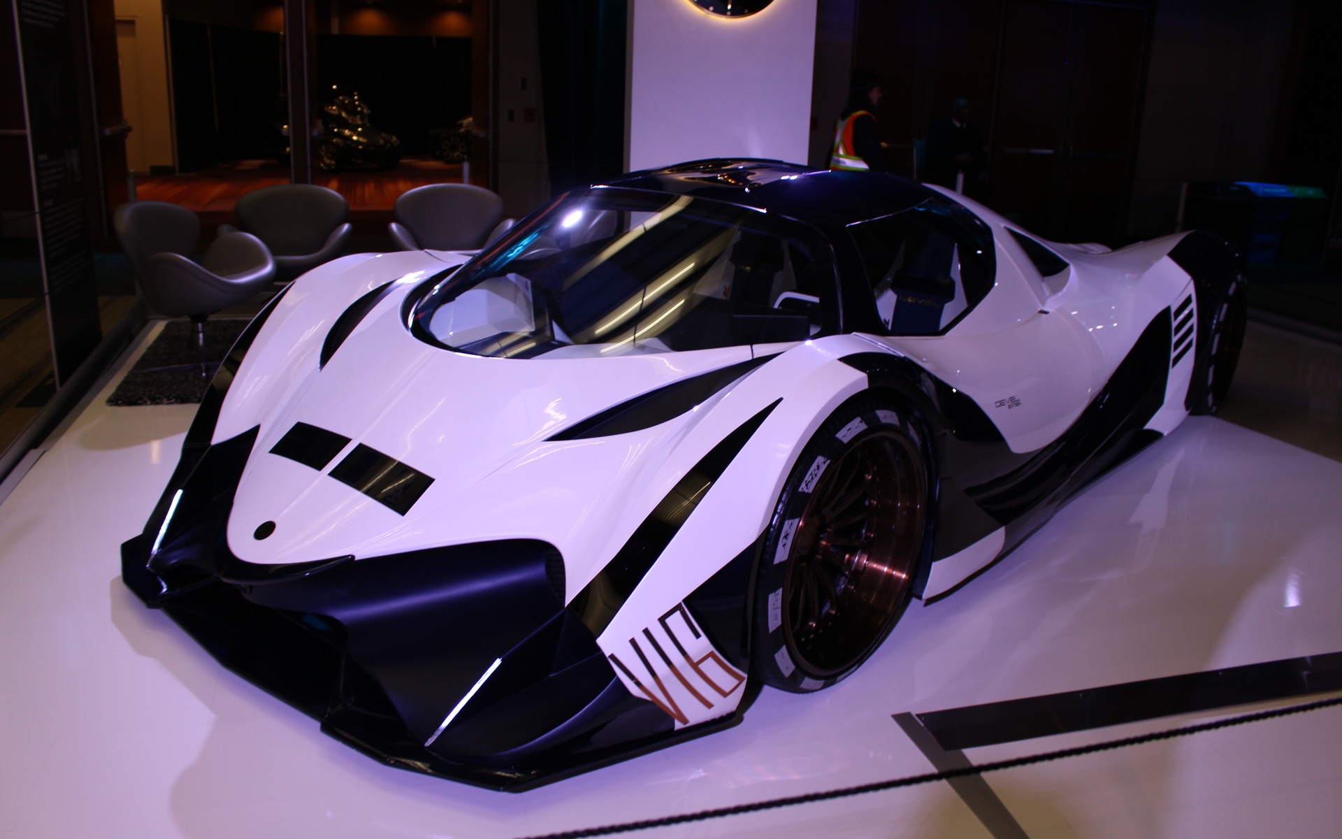 La Devel Sixteen fait ses débuts nord-américains au Salon de l’auto de Toronto