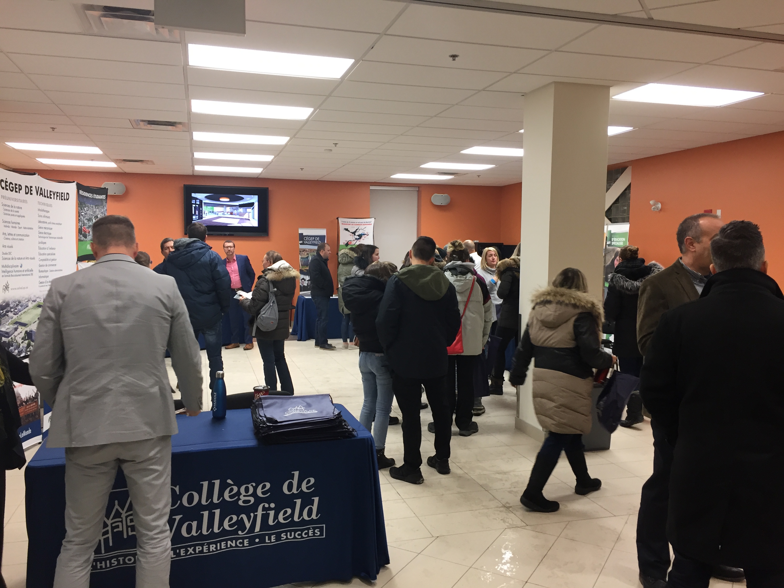 Collège de Valleyfield à Saint-Constant : une centaine de visiteurs à la soirée d’information