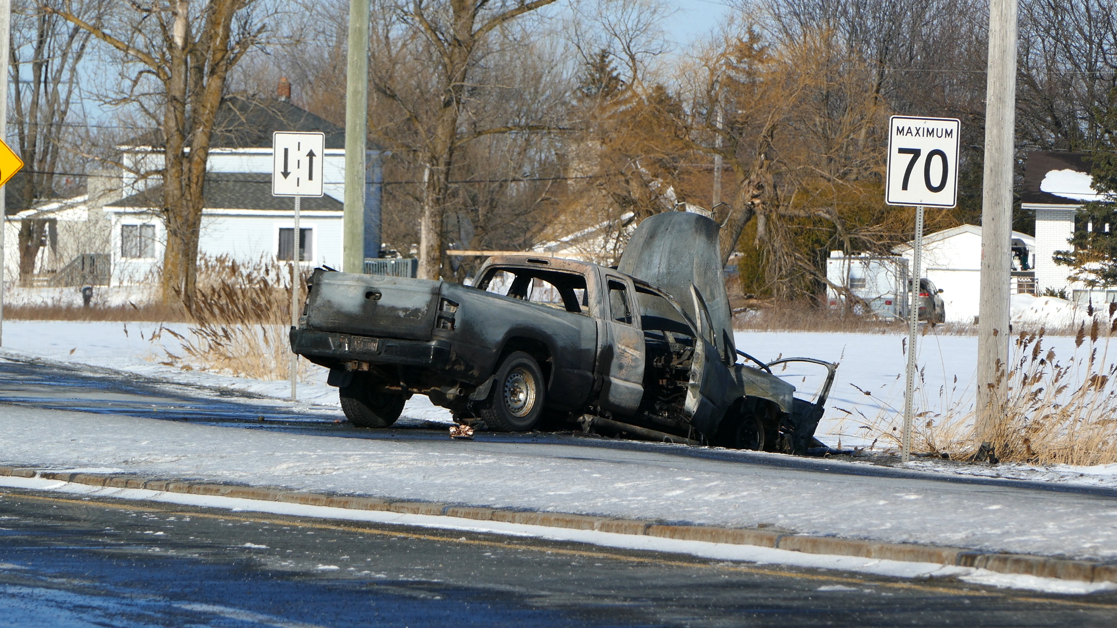 La route 104 à La Prairie est fermée en raison d&rsquo;un accident impliquant deux véhicules