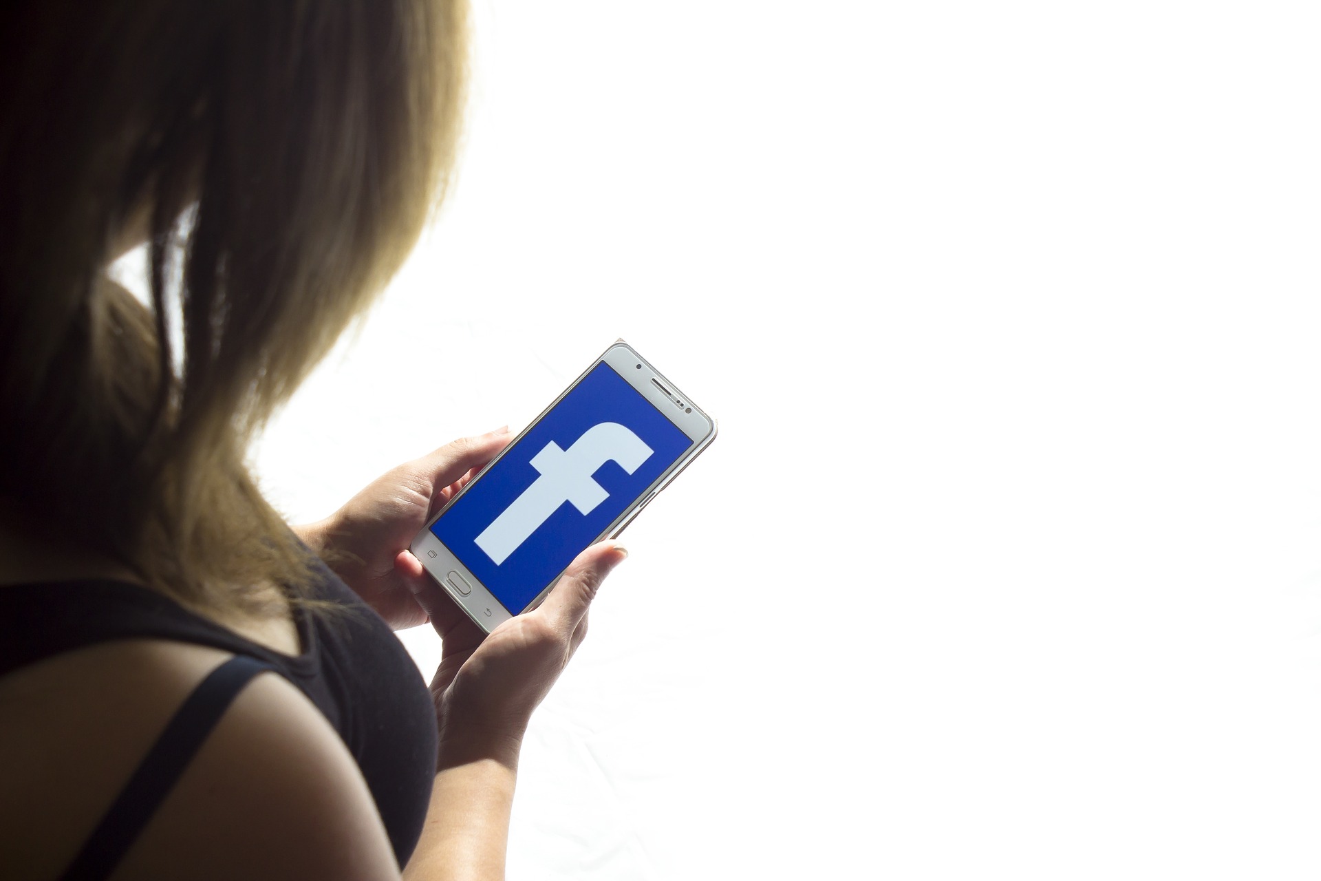 Condamné pour avoir incité une mineure à la prostitution sur Facebook