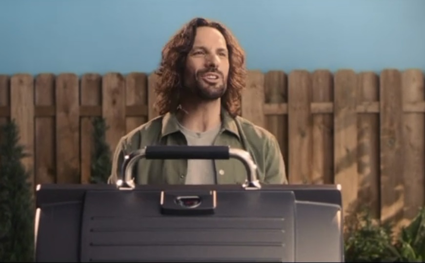 Mathieu Cyr en vedette dans une pub du restaurant Barbies