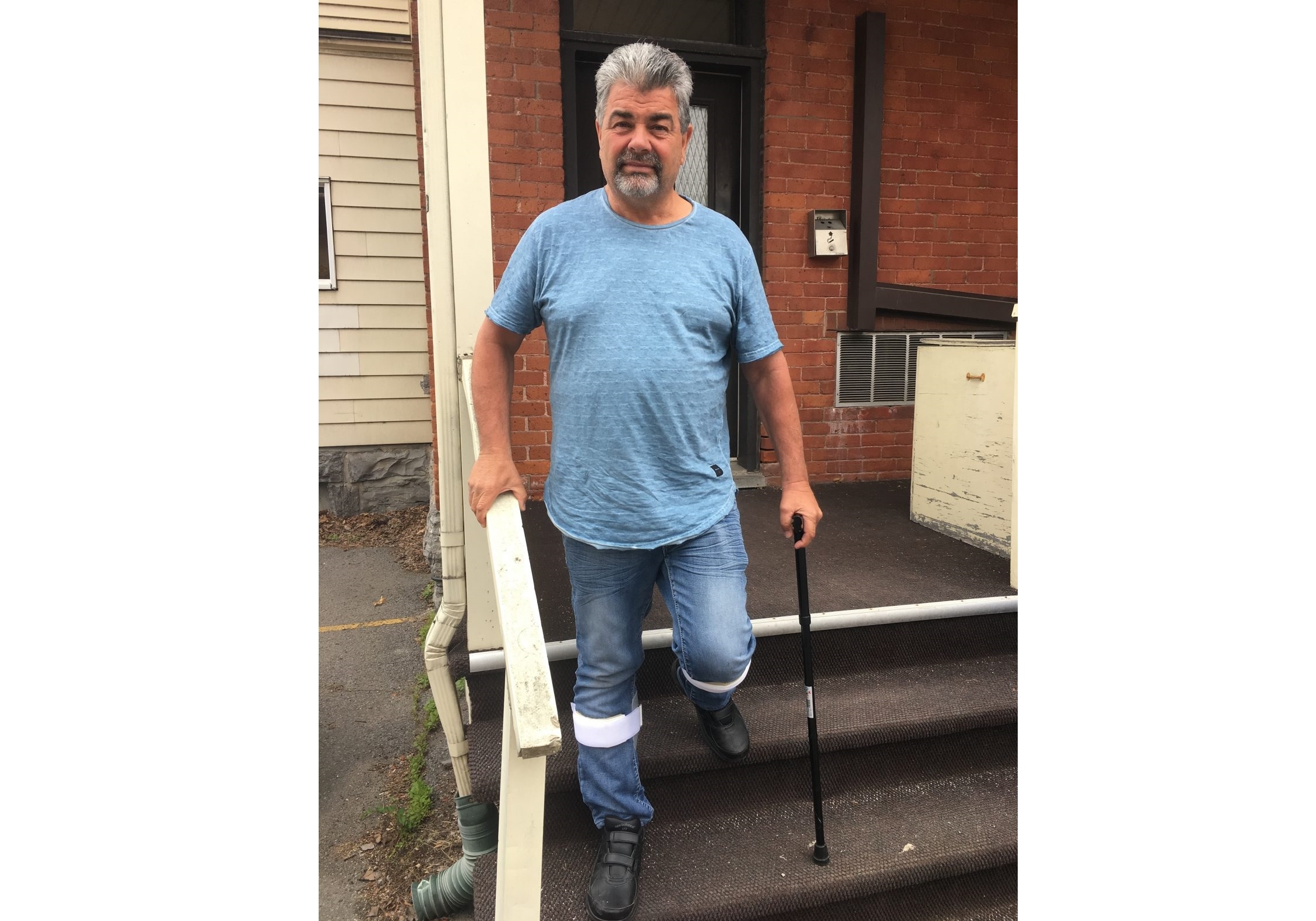 Se battre à la fois contre une maladie mortelle et la bureaucratie