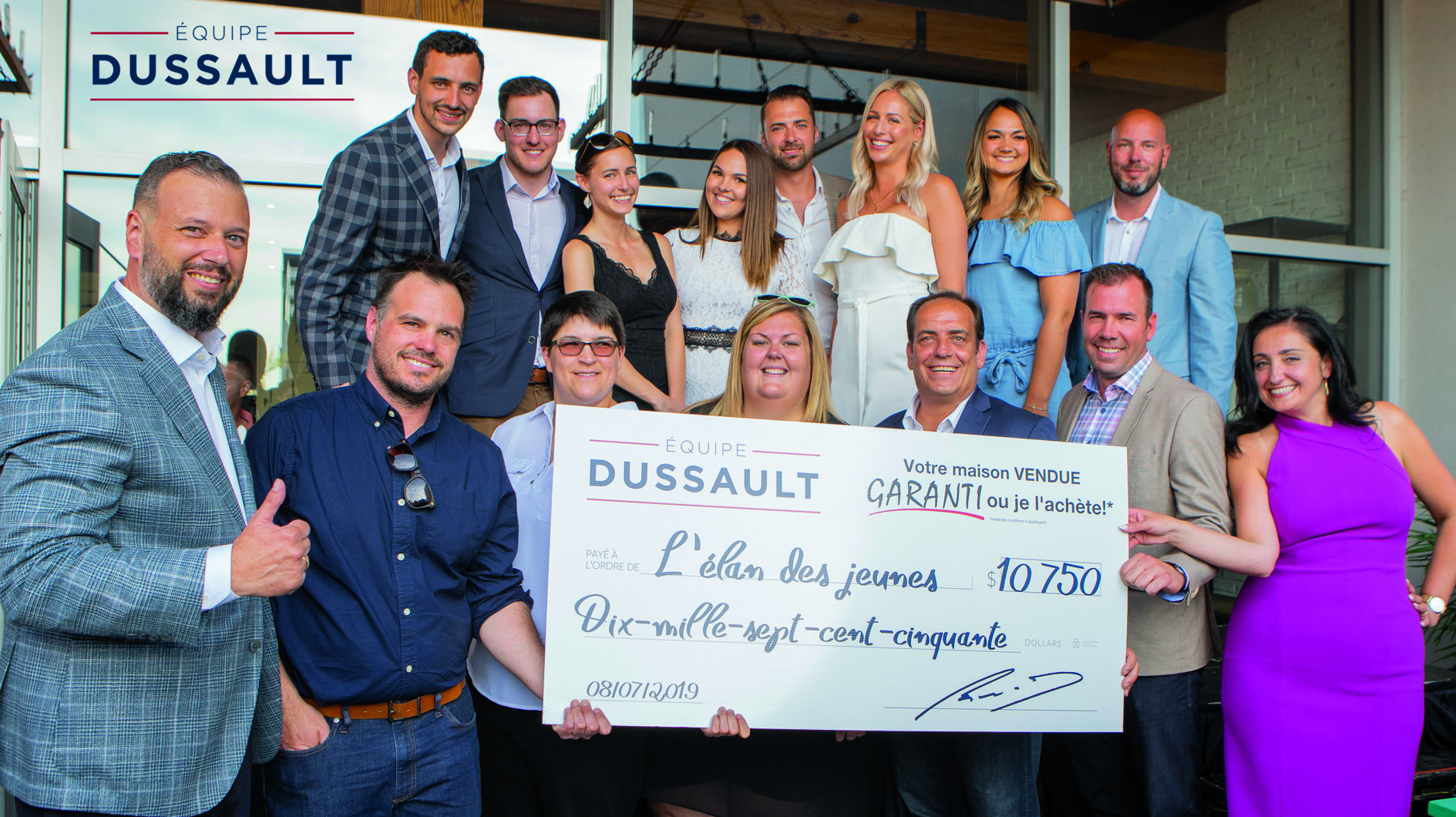 Des agents d&rsquo;immeubles donnent 10 000 $ issus de leurs commissions