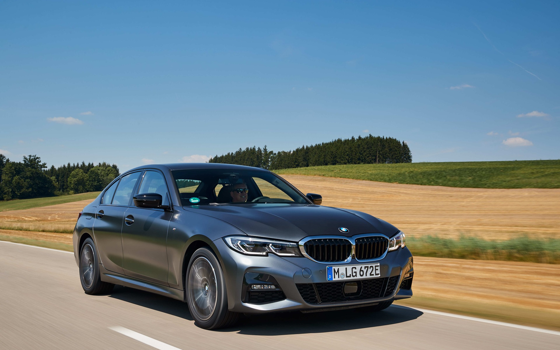 BMW 330e 2021 : l&rsquo;hybride rechargeable à rouage intégral