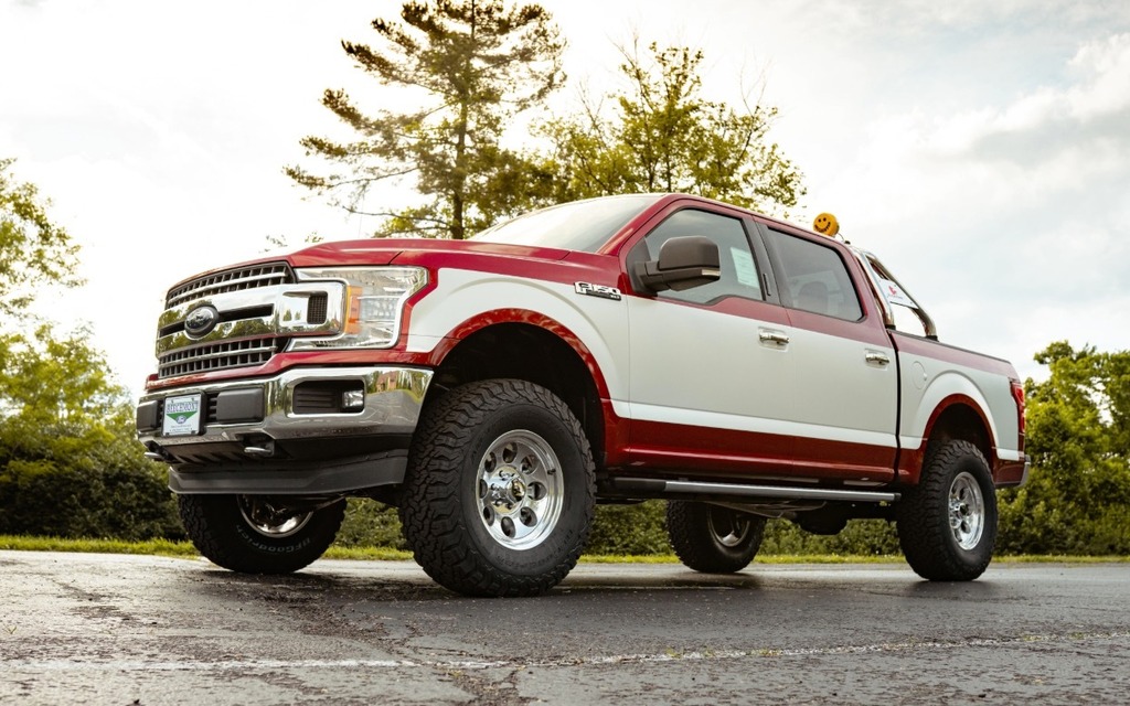 Un concessionnaire Ford transforme un F-150 flambant neuf avec un look rétro