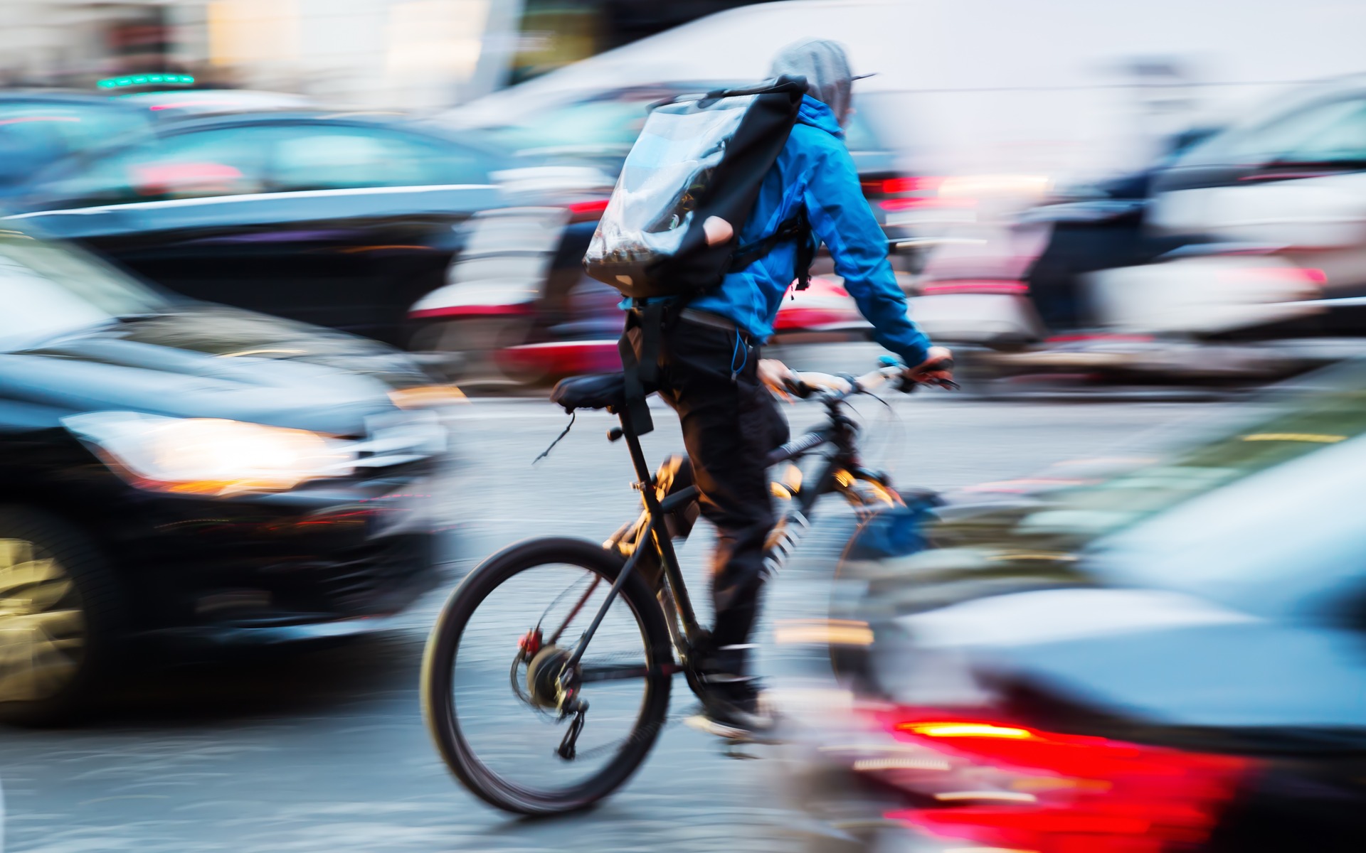 Comment ouvrir sa portière sans frapper un cycliste?