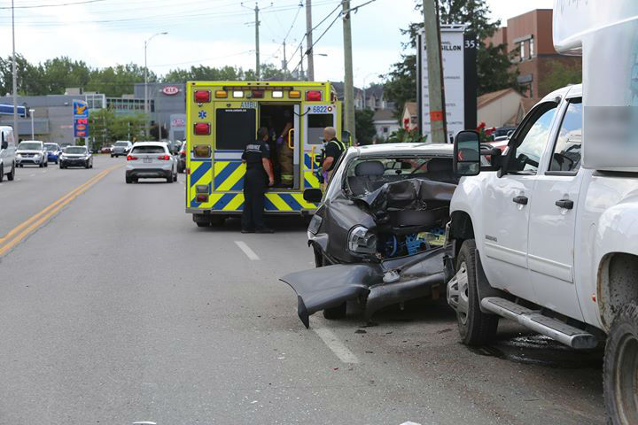 Trois véhicules impliqués dans une collision à Saint-Constant