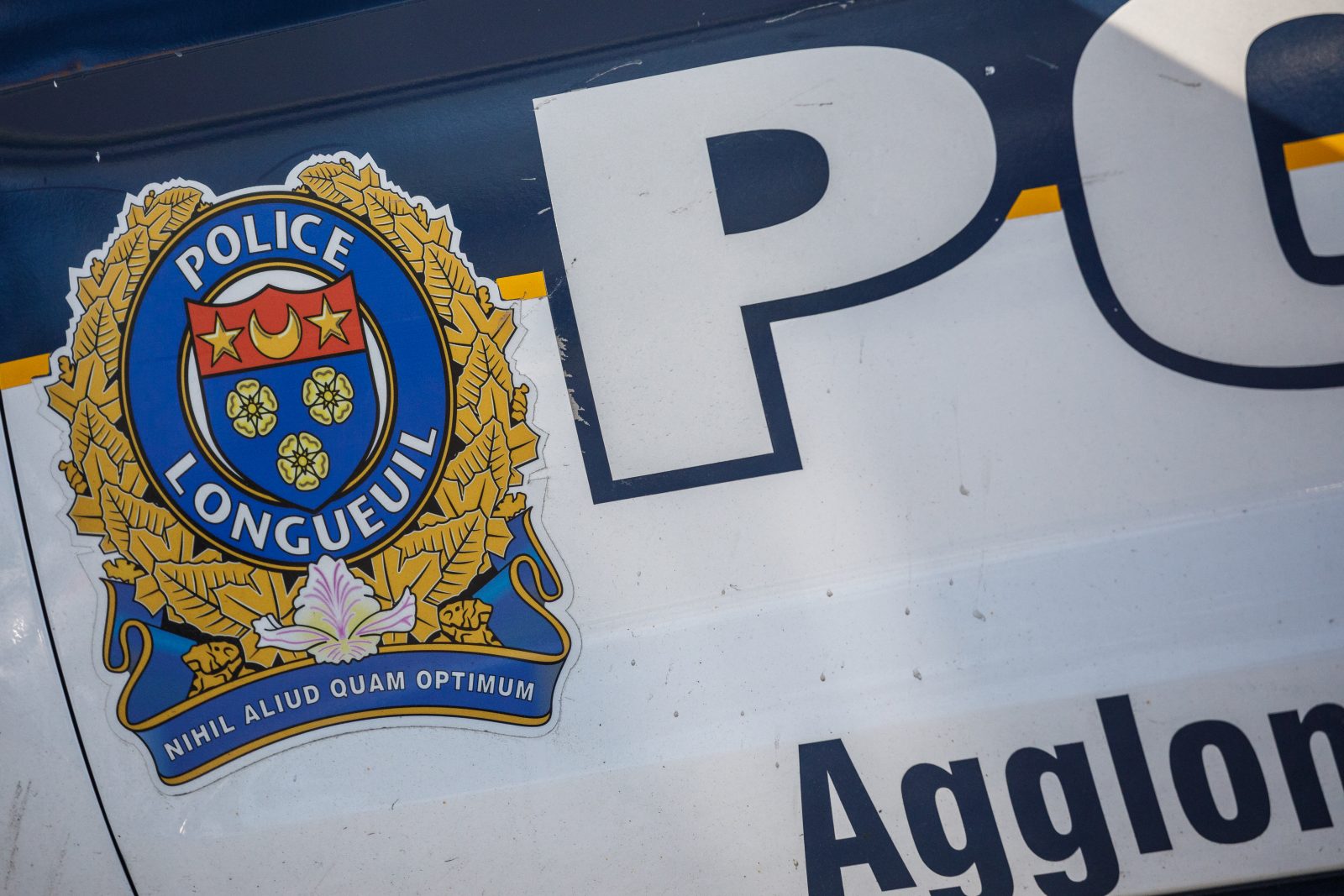 Un jeune enfant laissé seul dans un véhicule à Greenfield Park