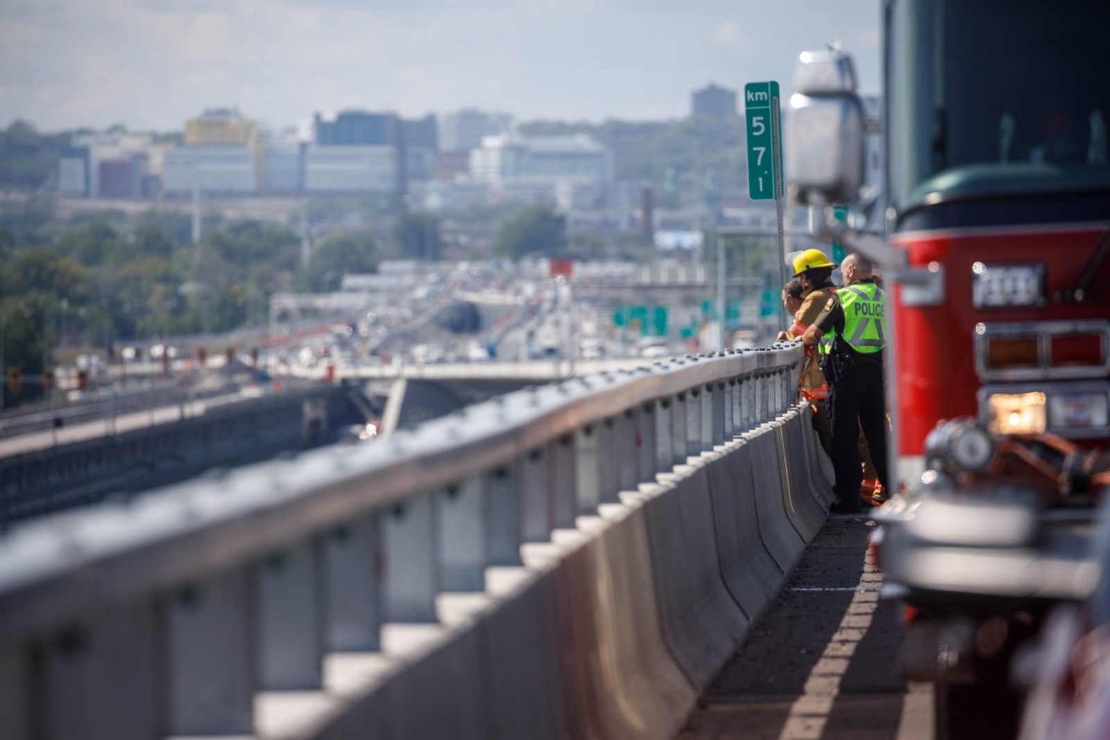 Un homme saute du pont Samuel De-Champlain : une voie fermée en direction sud