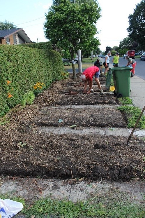 La Prairie force une citoyenne à démanteler le potager dans son emprise