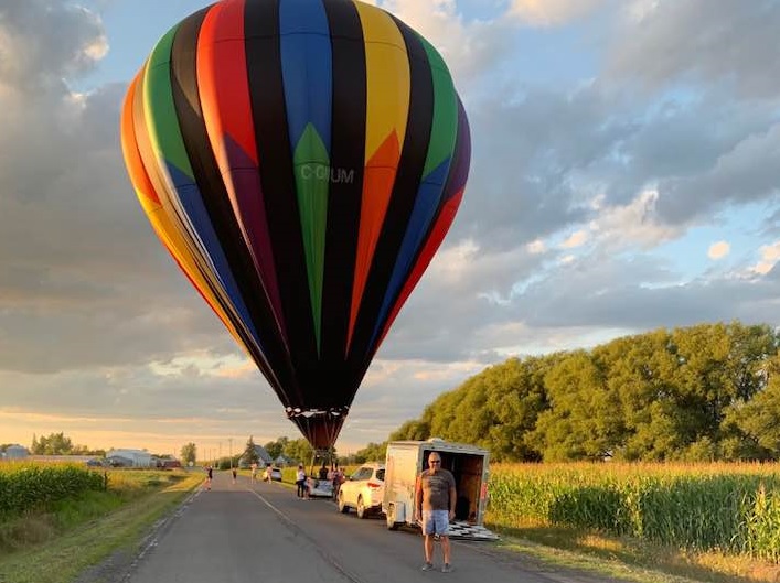 Une montgolfière se pose à Saint-Philippe