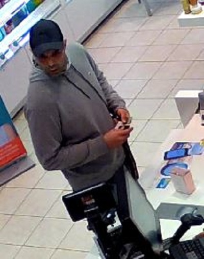 Un fraudeur par cartes de crédit recherché