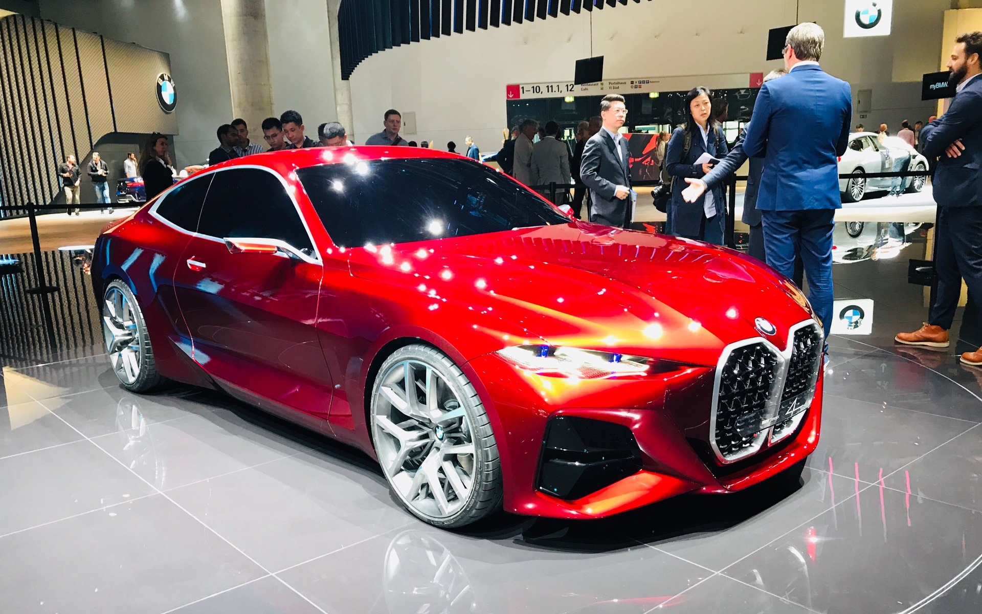 BMW Concept 4 : BMW dévoile un concept avec une gigantesque calandre