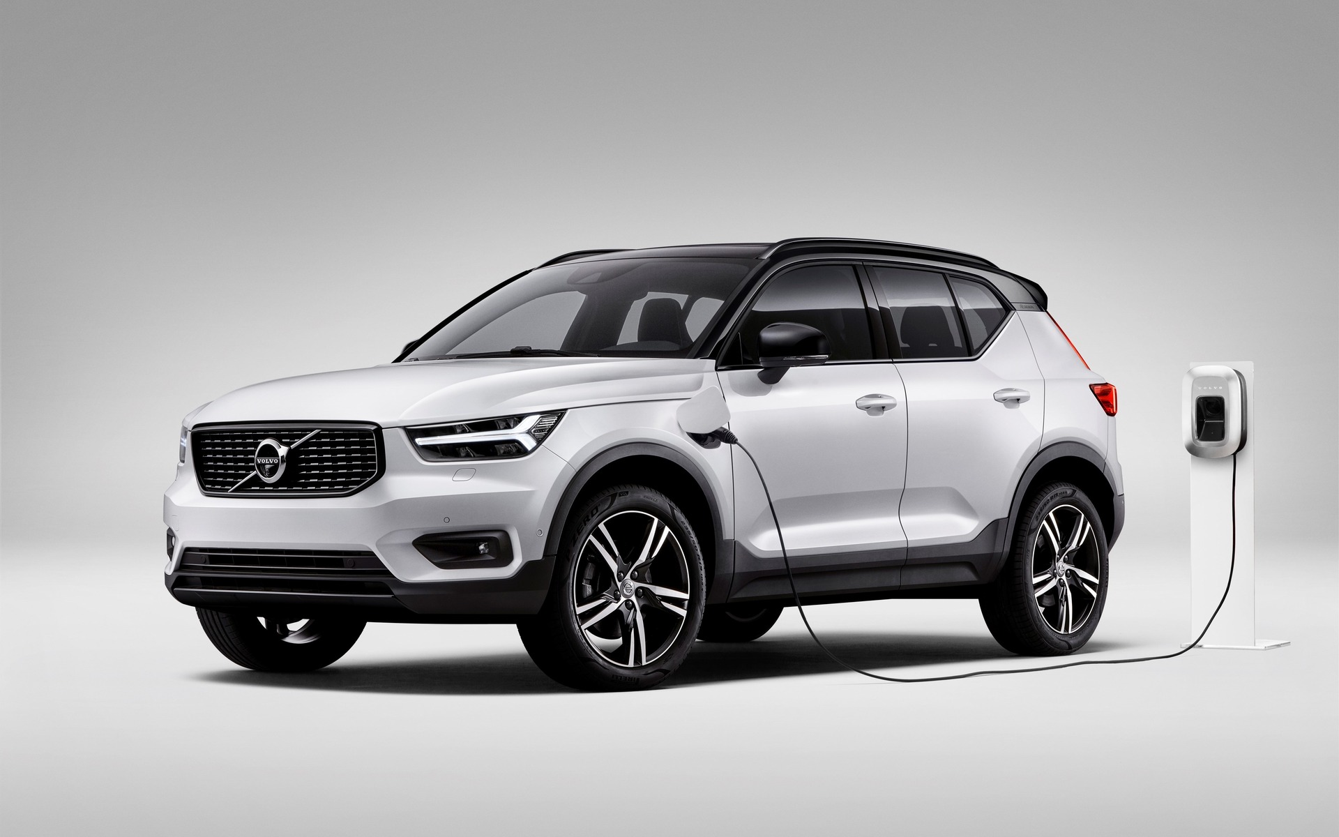Volvo XC40 hybride rechargeable : puissance et autonomie dévoilés