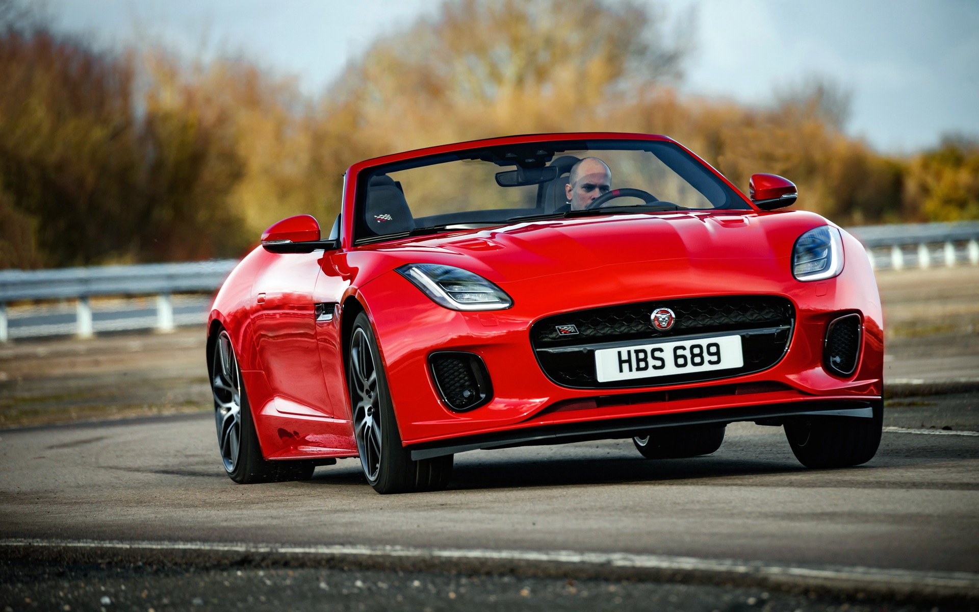 La Jaguar F-Type rêve elle aussi d’un moteur central