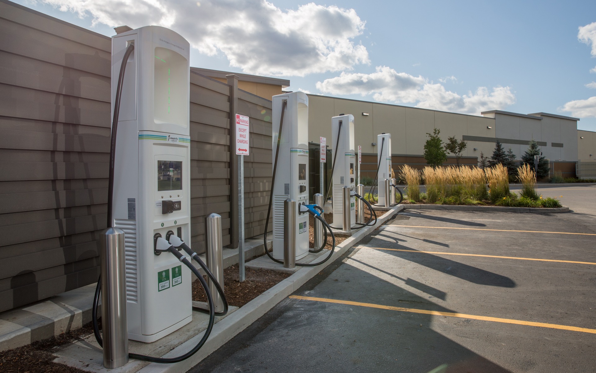 Electrify Canada : un nouveau réseau de bornes de recharge est lancé