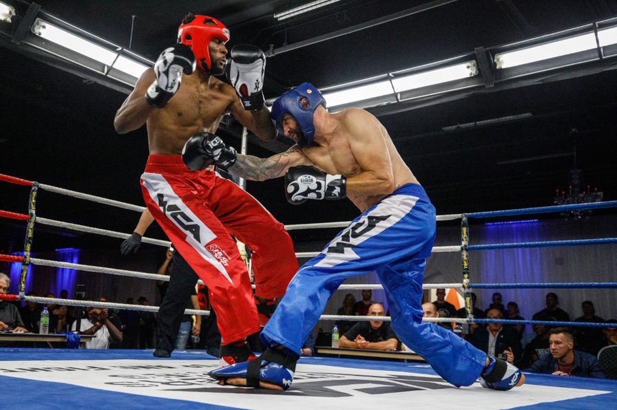 Gala de kickboxing à La Prairie : des combattants locaux s’illustrent devant une salle comble