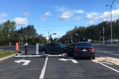 Un chauffard percute une voiture après une courte poursuite policière à Saint-Bruno