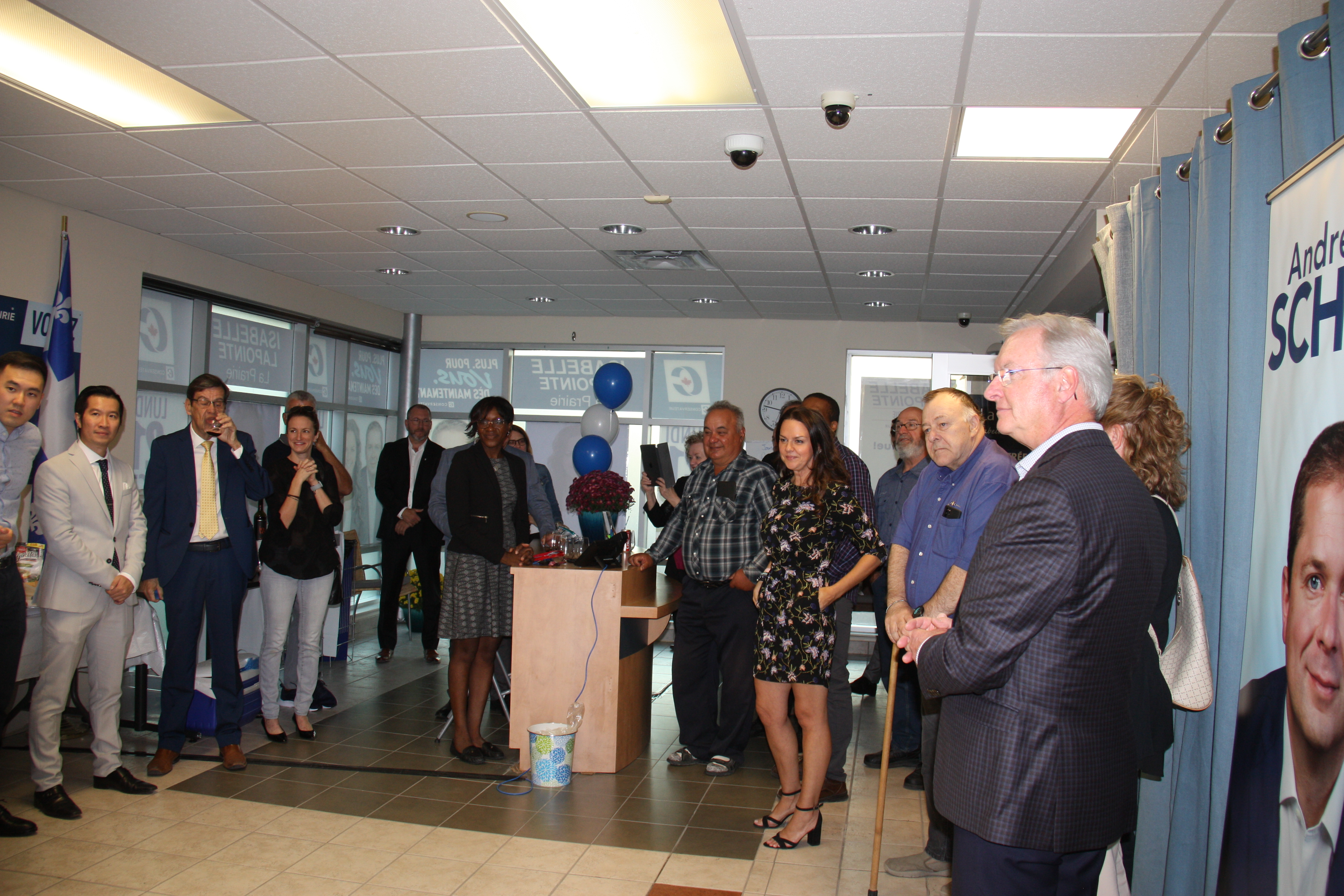 La candidate conservatrice inaugure son local
