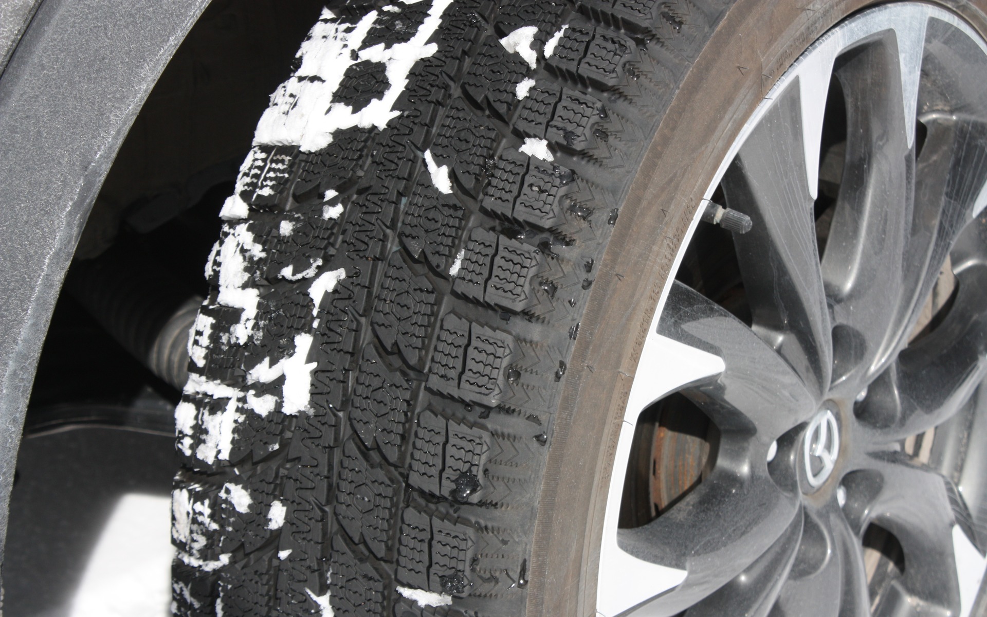 Les automobilistes peuvent retirer leurs pneus d&rsquo;hiver