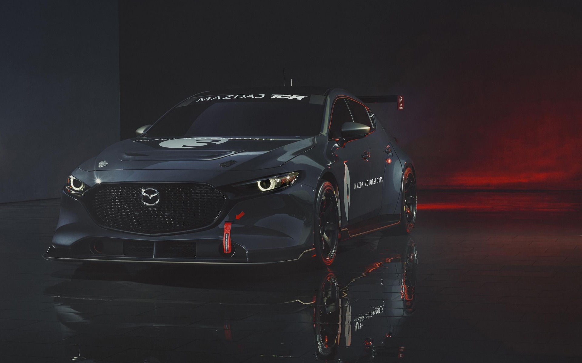 La Mazda3 sort son gros aileron et se lance en course automobile