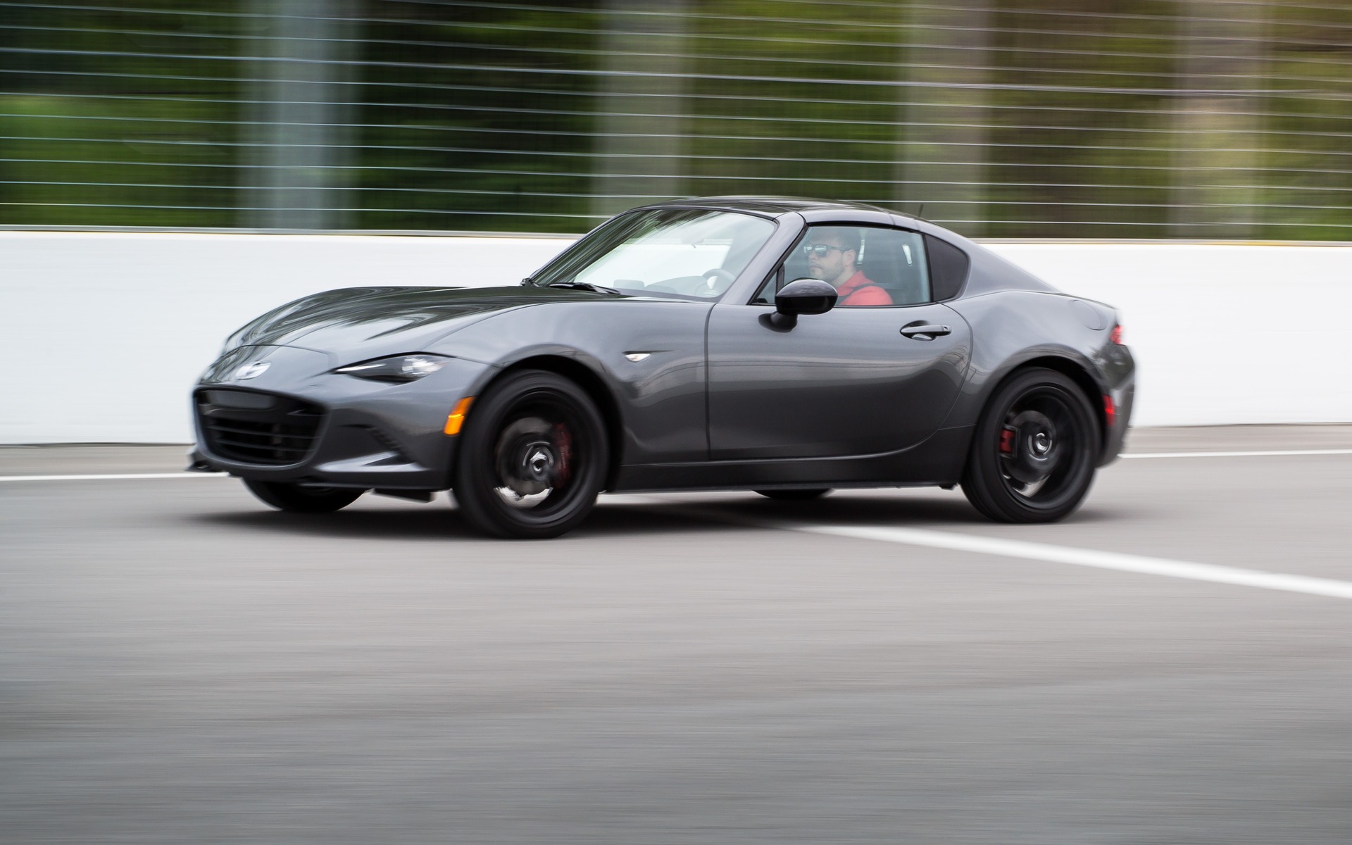 Mazda songe à une MX-5 électrifiée… à une condition