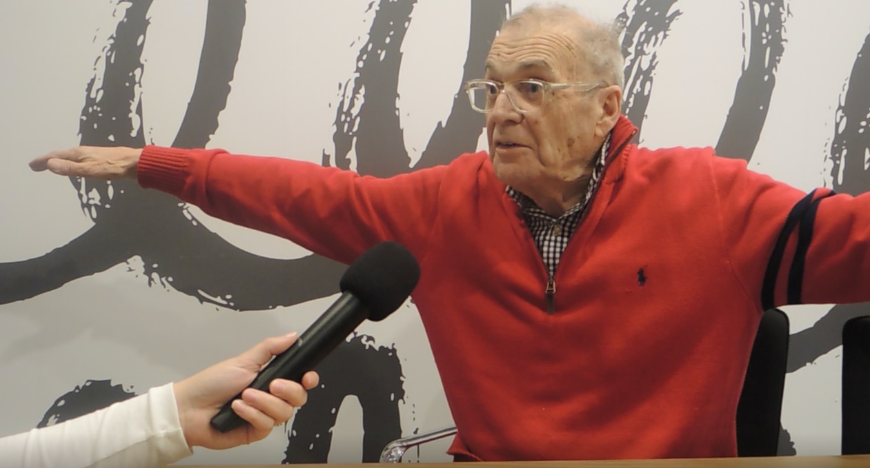 «Personne ne s’attendait à me voir dans un arbre et dire “Joyeux Noël”» – Claude Poirier