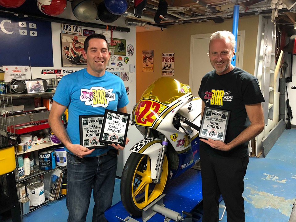 Passionnés de courses de motos… antiques!