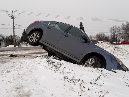 Une voiture reste dans un fossé plus de deux heures sur la route 132