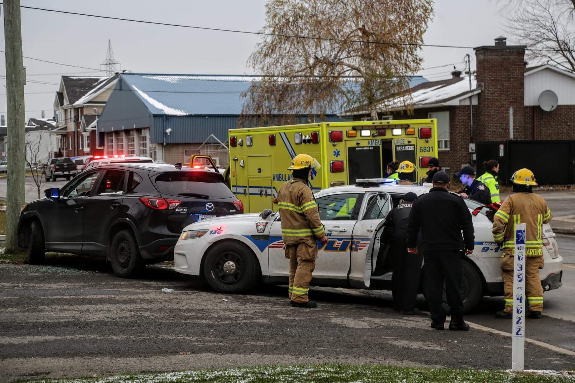 Une femme est victime d&rsquo;un malaise et fonce dans un poteau à Sainte-Catherine