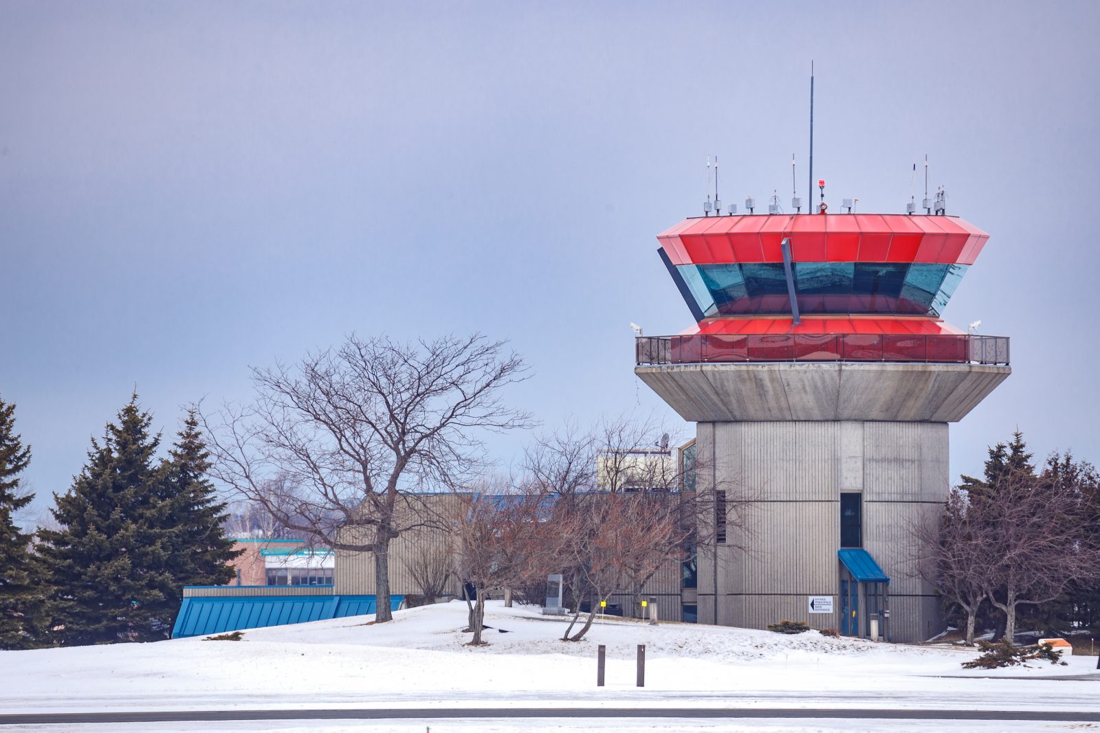 Atterrissage d’urgence à l’aéroport de Saint-Hubert