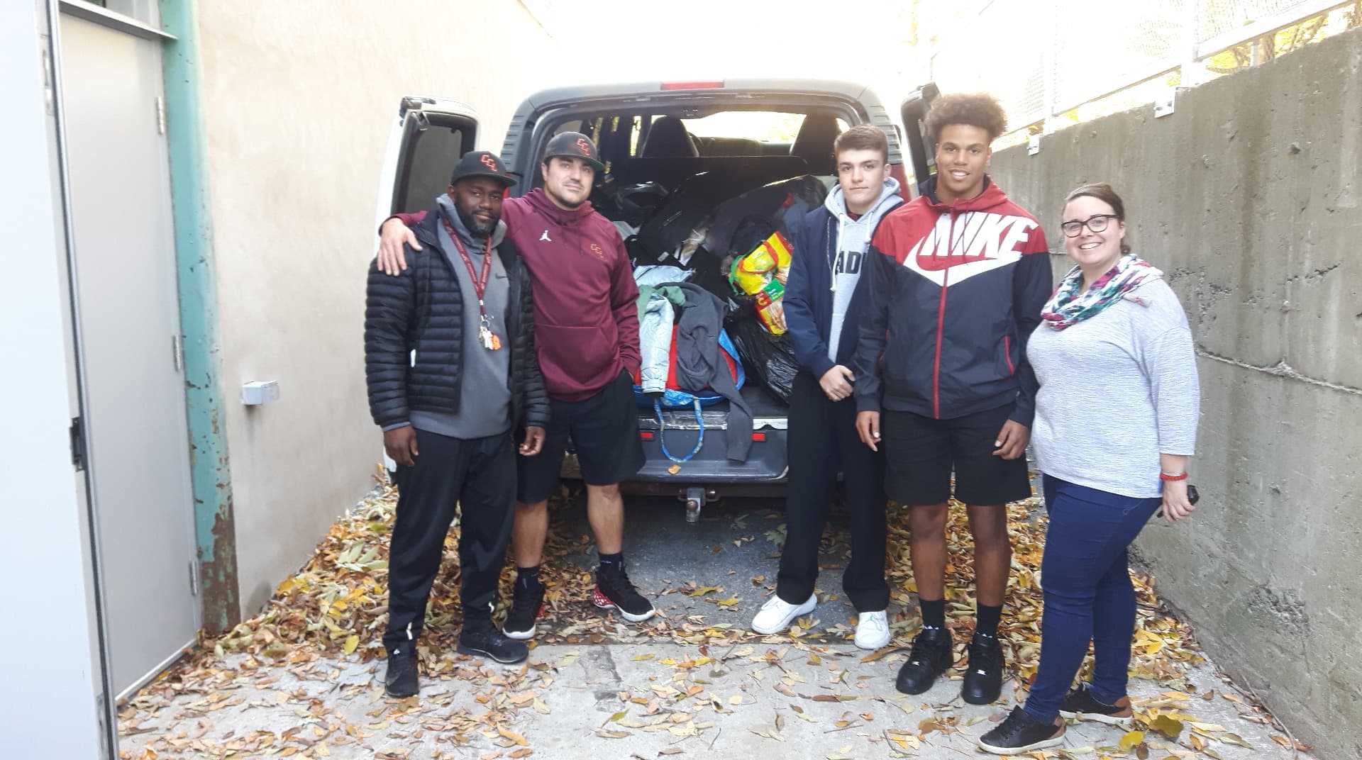 Un jeune footballeur organise une collecte de vêtements pour les sans-abris