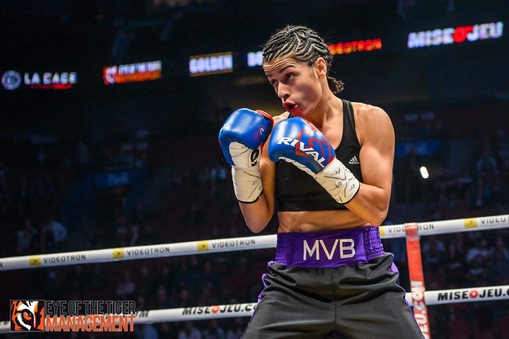 Une boxeuse passe chez les pros et remporte un combat au Centre Bell