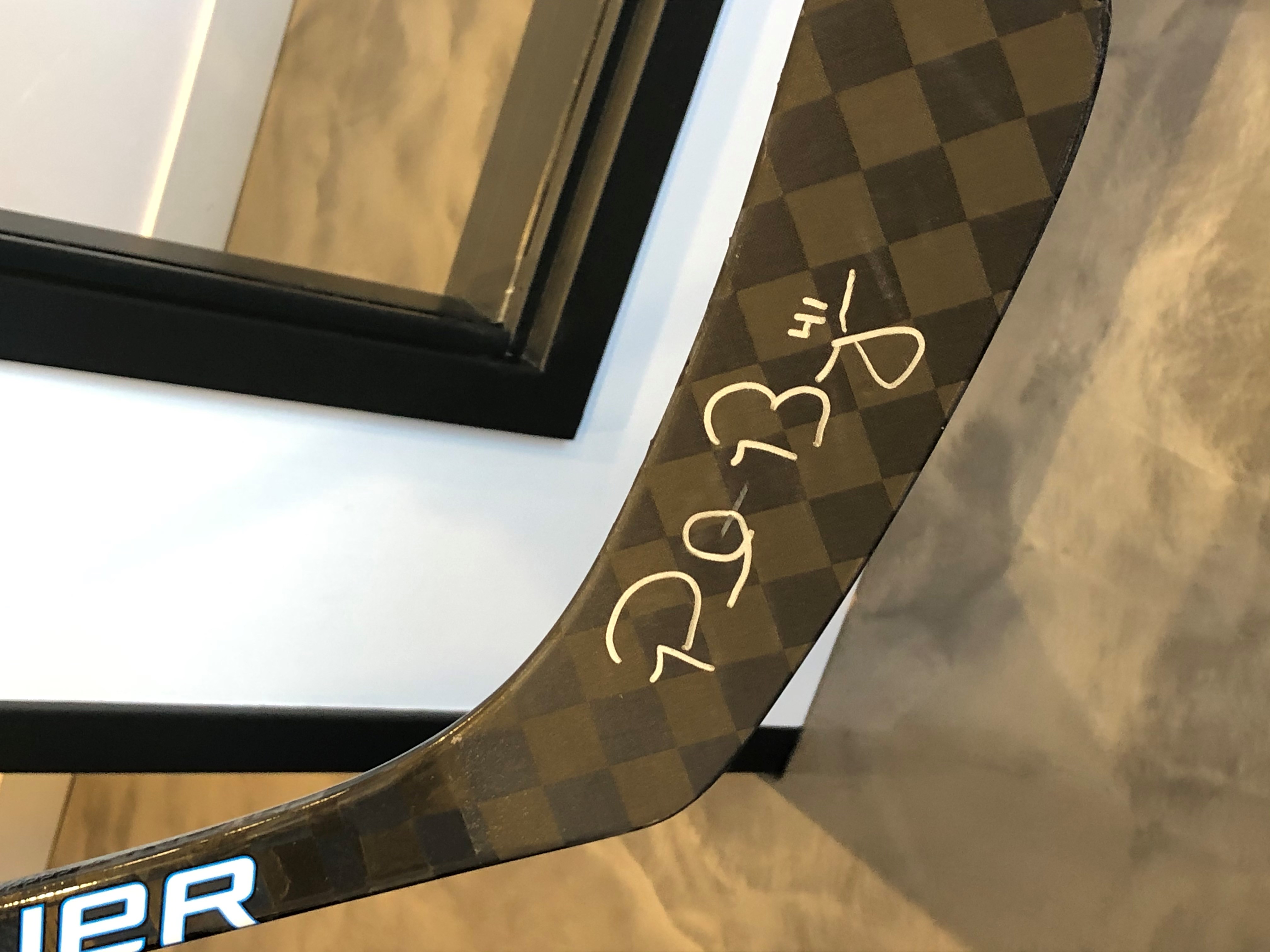 *TERMINÉE – Enchère no 7 : Un bâton de hockey autographié par un joueur des Canadiens de Montréal