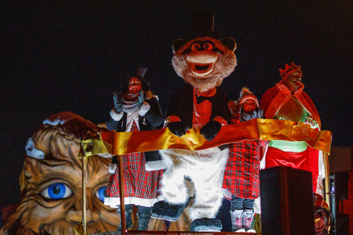 Des centaines de citoyens à la parade de Noël à Delson