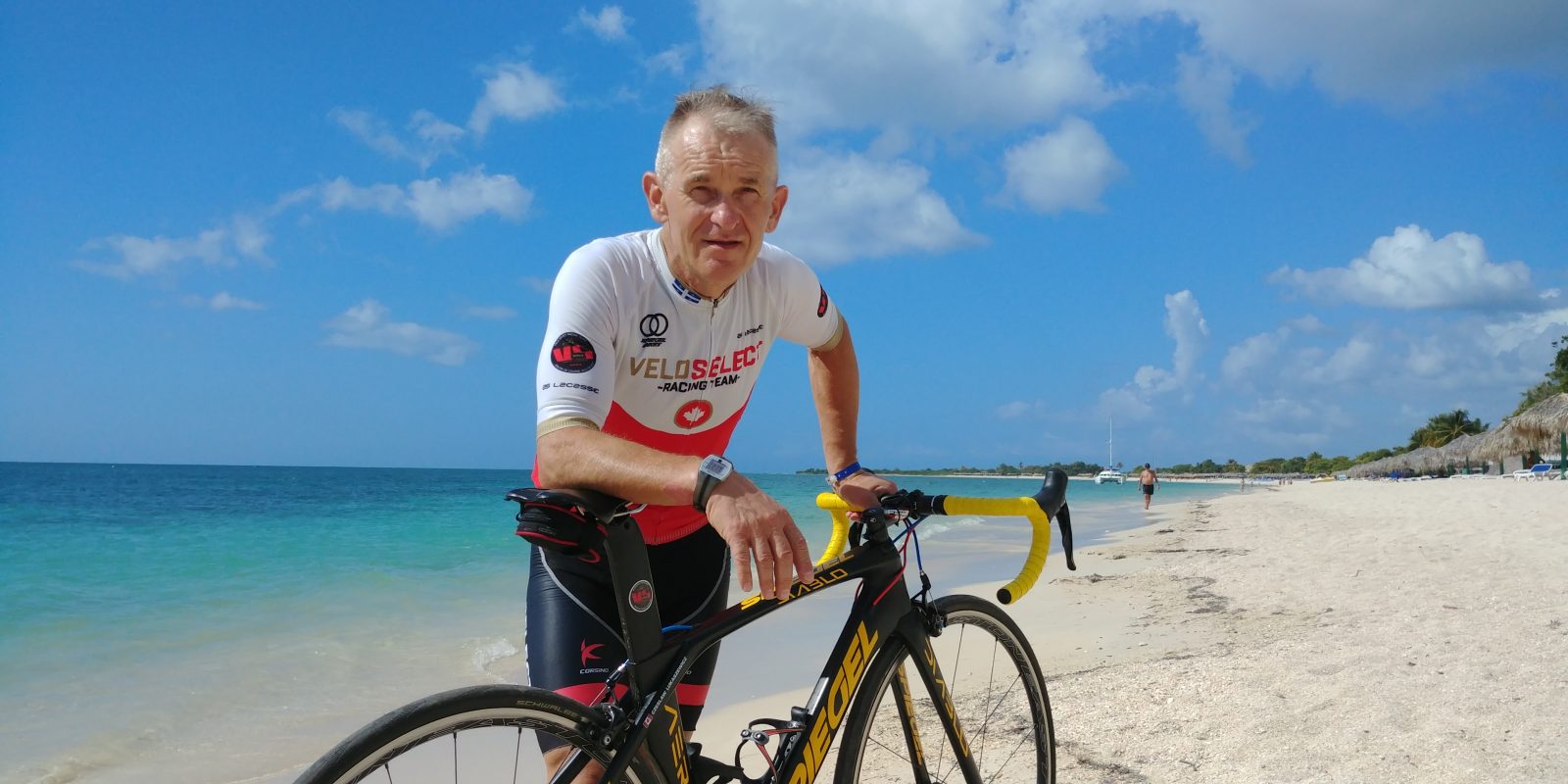 Il remporte une compétition cycliste pendant ses vacances à Cuba
