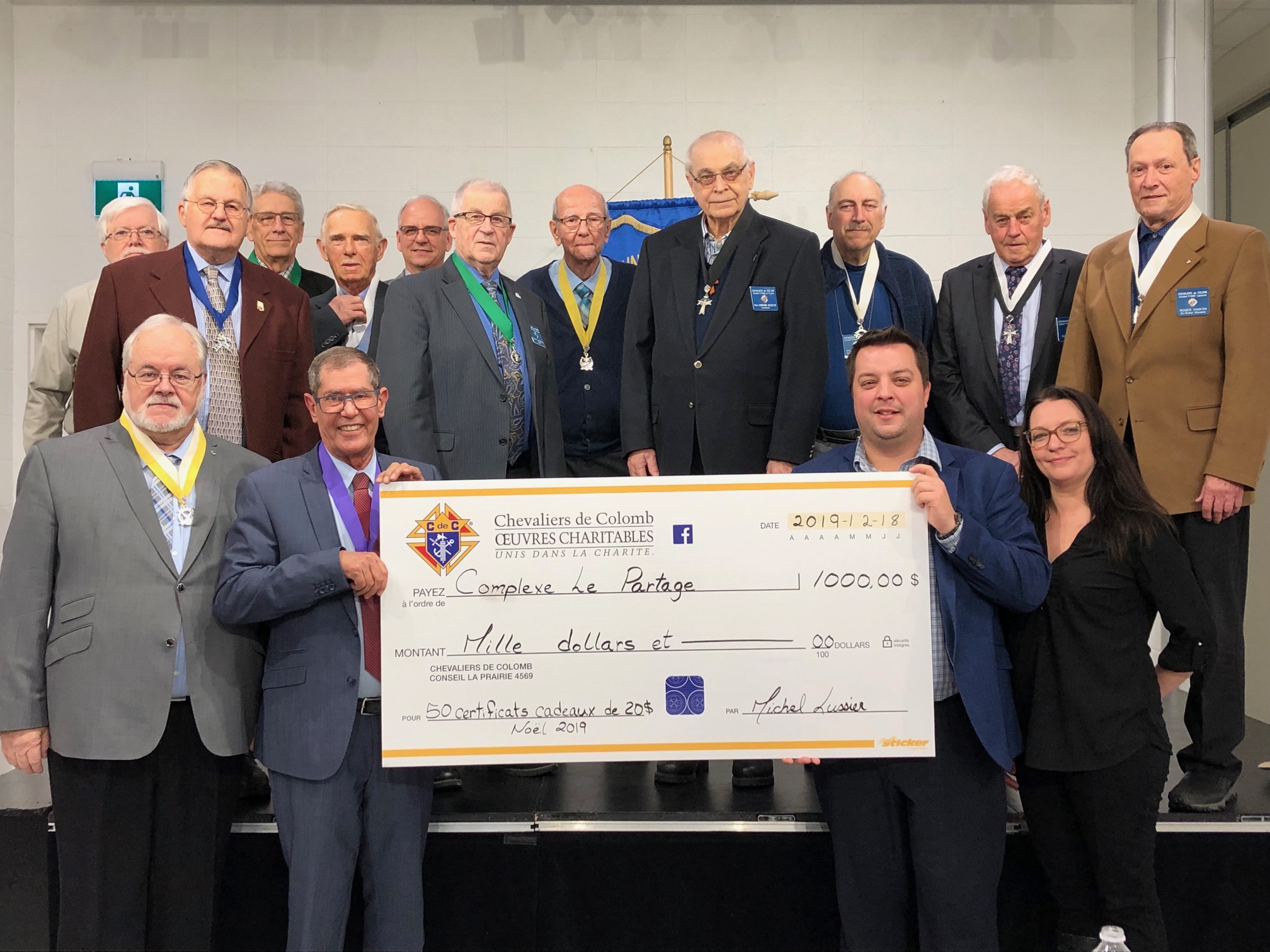 Les Chevaliers de Colomb de La Prairie remettent 1 000 $ au Complexe le partage