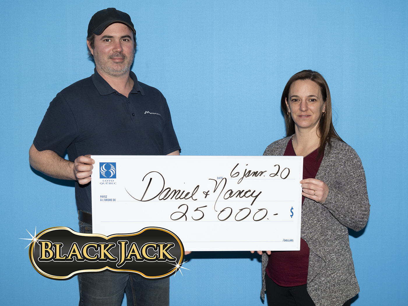 Ils gagnent avec leur premier billet de loterie Black Jack