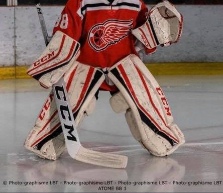 Un enfant se fait voler son équipement de hockey