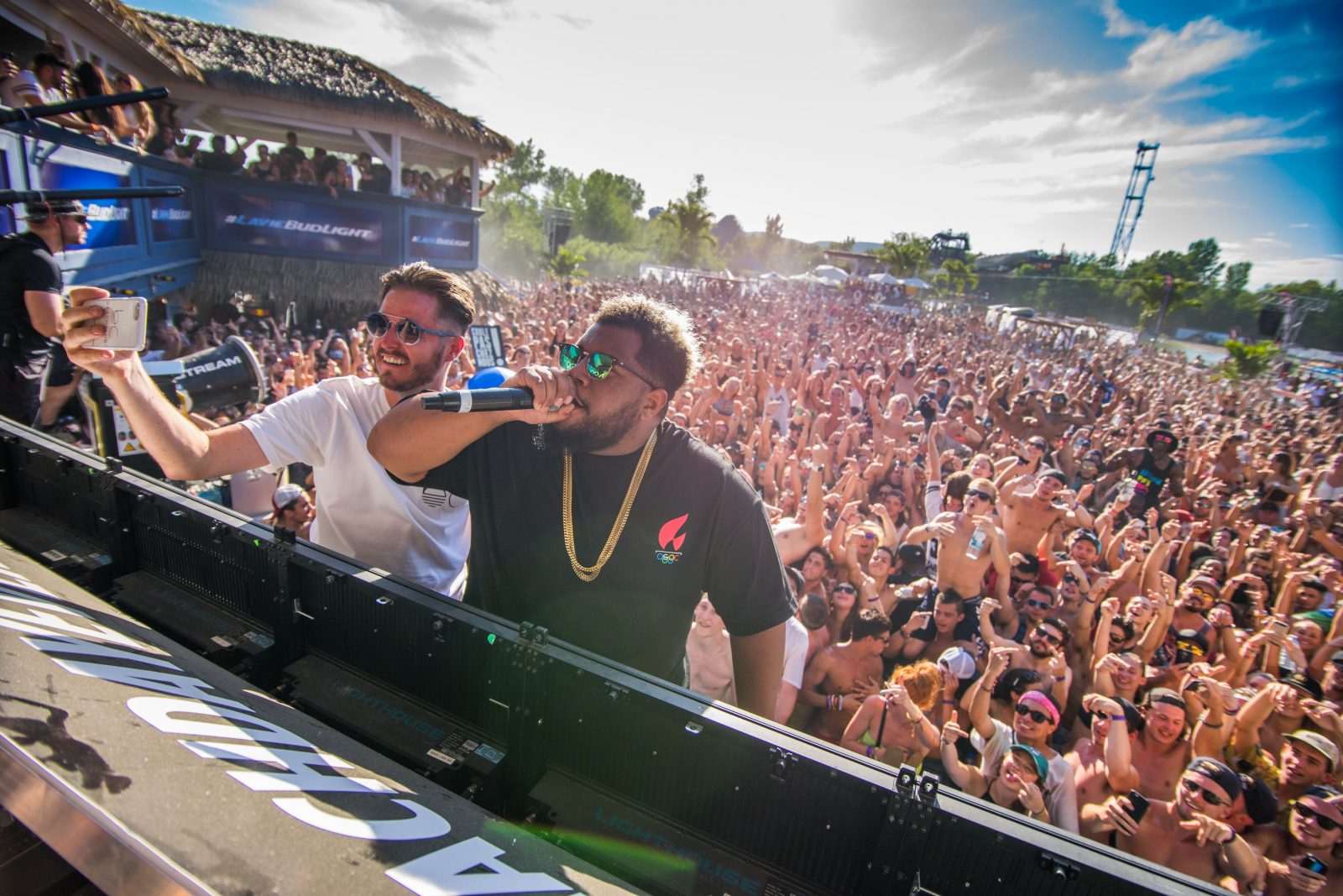 Le Beachclub d&rsquo;Olivier Primeau devant la Régie des alcools