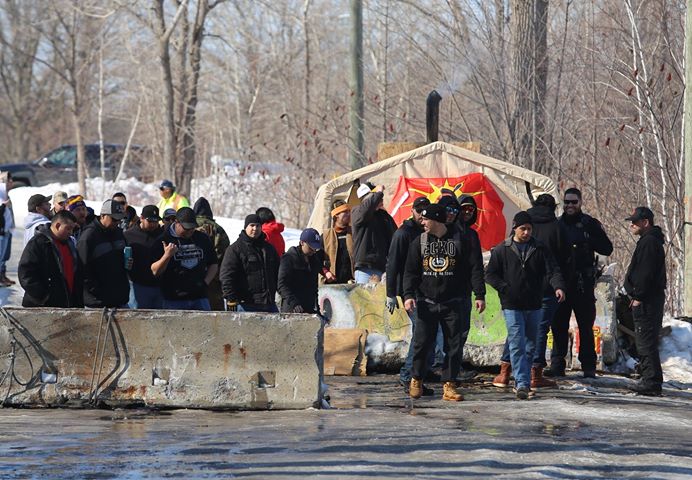 Le conseil de bande de Kahnawake dénonce l’intervention de la police en Ontario