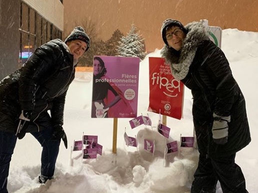 Des fanions déposés à La Prairie pour des meilleures conditions en services éducatifs