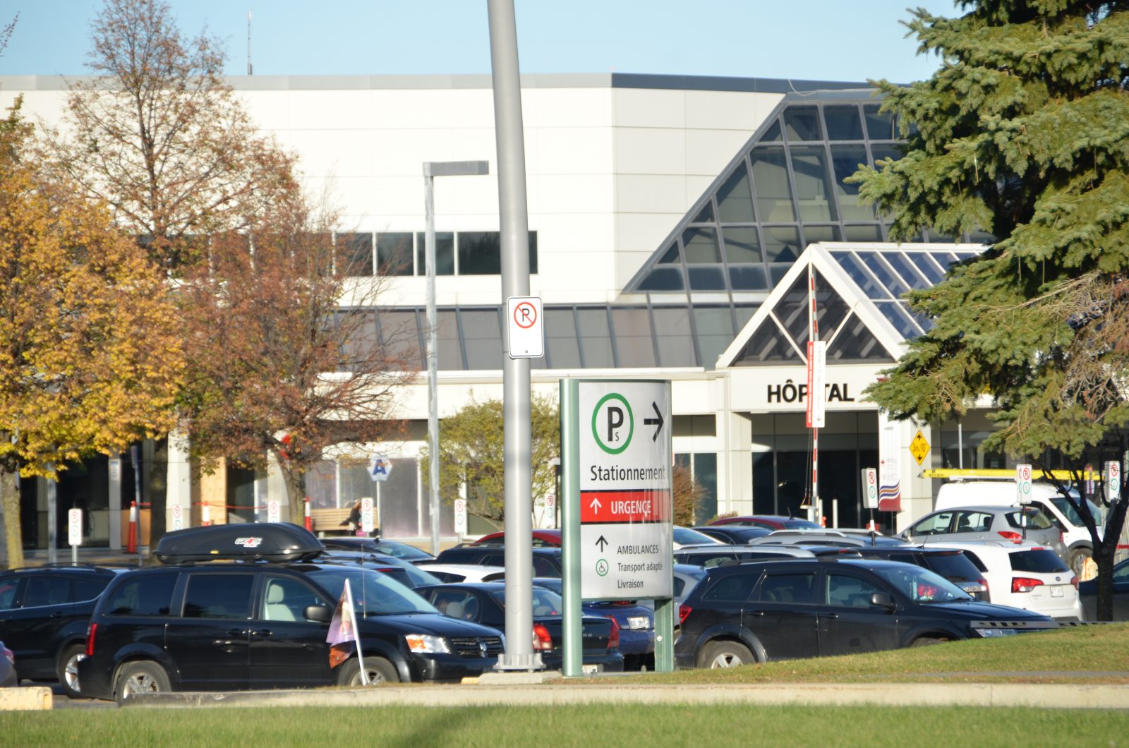 Médecin testée positive : elle avait travaillé au CHAL avant d’être contagieuse, assure la Santé publique