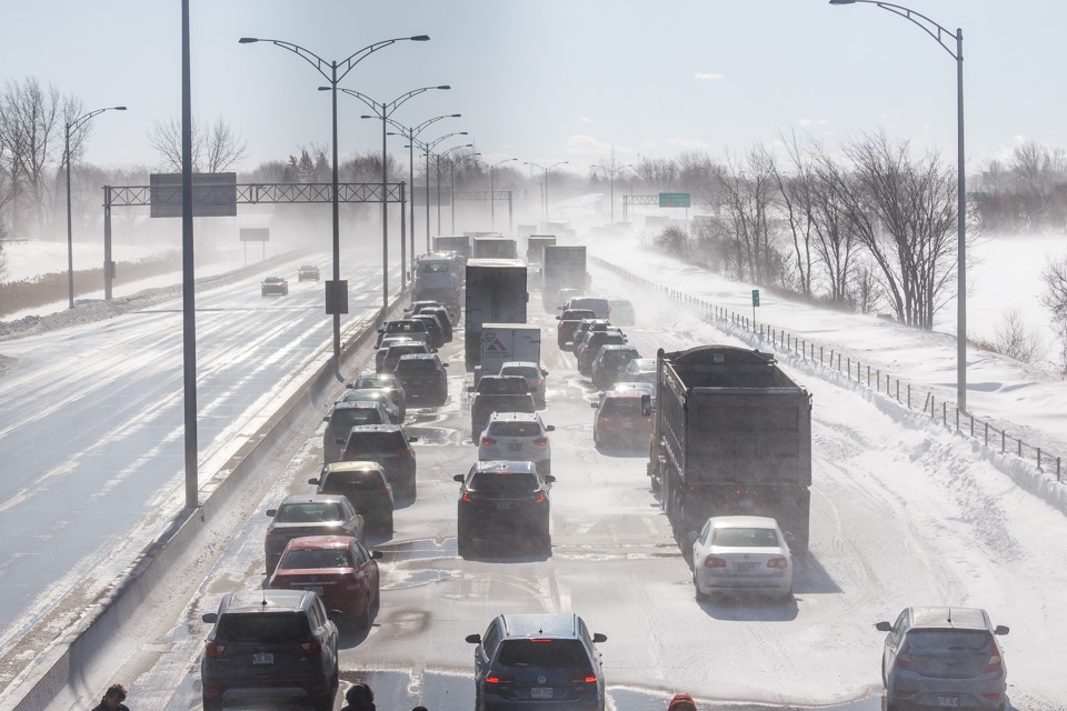 Le ministère des Transports déneige la piste cyclable aux abords de l’A-15
